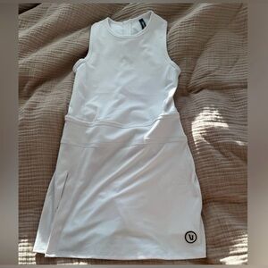 Vuori athletic dress